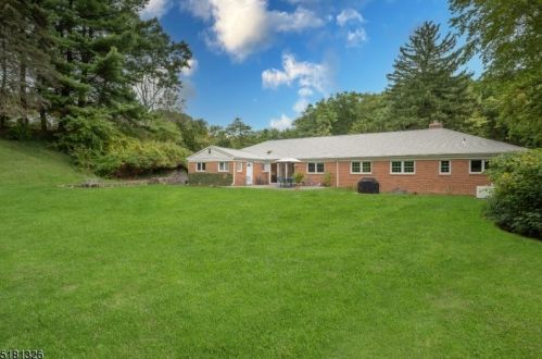 80 Pocono Rd, Mountain Lakes, NJ 07046-1650