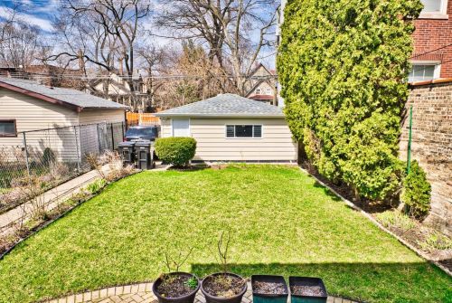 1914 Farwell Ave, Chicago, IL 60626-3103