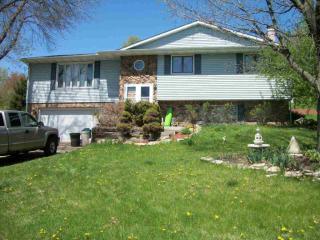 28 White Pine Rd, Geneseo, IL 61254-9560