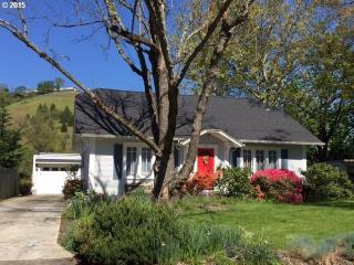 325 Riverside Dr, Roseburg, OR 97470-3067