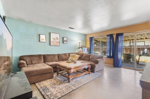 2109 Woodbury Dr, Modesto, CA 95355-2635