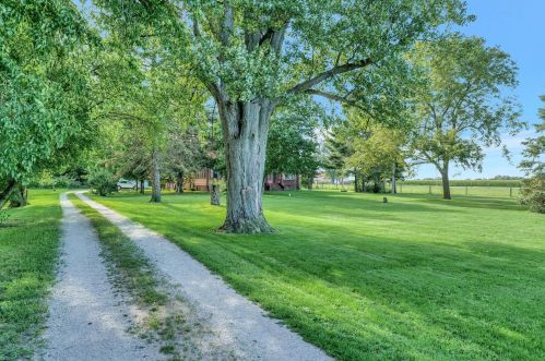 1329 2nd Ave, Hoopeston, IL 60942-1960