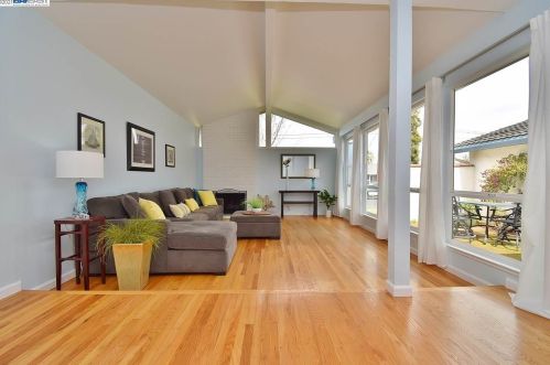 7200 Prince Dr, Pleasanton, CA 94568-2133
