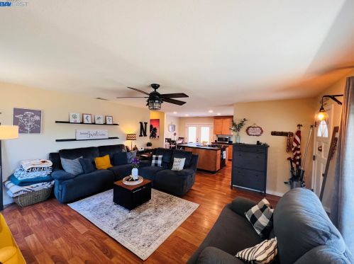 1052 Locust St, Livermore, CA 94551-2035