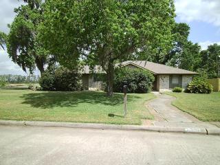 2600 Woodloch St, Conroe TX  77385-8580 exterior