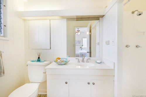 4005 Kahala Ave, Honolulu HI  96816-4821 exterior