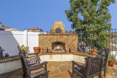 814 Links Vw Dr, Simi Valley CA 93065-6654 exterior