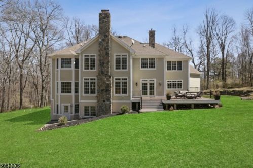 4 Evergreen Ln, Califon, NJ 07830-4195