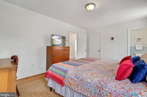 900 Balmoral Dr, Silver Spring MD  20903-1301 exterior