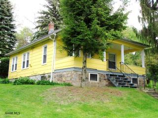 330 Sycamore St, Altoona, PA 16602-7067
