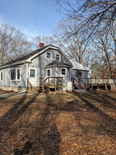 26 Desota Ave, Warwick, RI 02886-2415
