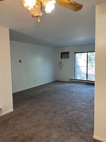 194 Waters Edge Dr, Glendale Heights, IL 60139-1658