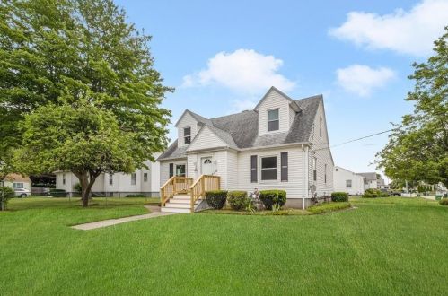 32 Edgemont St, Warwick, RI 02888-2338