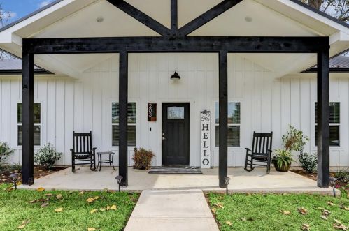 203 Hunt St, Bellvue, TX 77418-1324