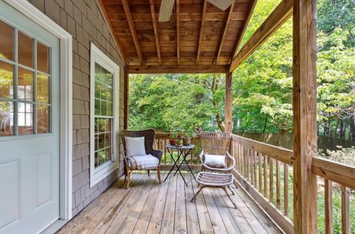 2035 Dellwood Dr, Atlanta GA  30309-1242 exterior
