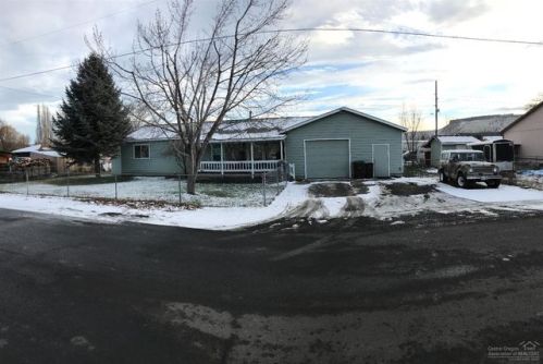 960 10th St, Prineville, OR 97754-1581