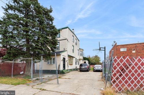 5821 Hegerman St, Philadelphia, PA 19135-4104