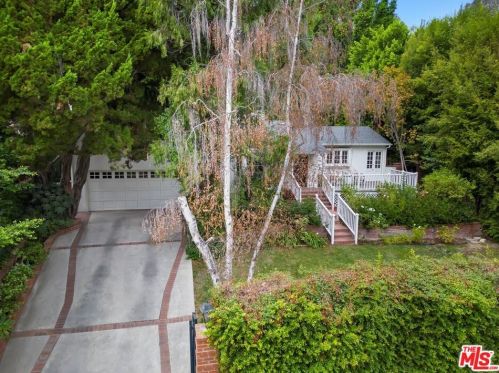 4015 Benedict Canyon Dr, Van Nuys, CA 91423-4627