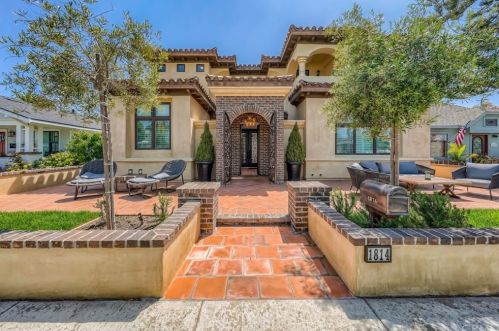 1814 Main St, Huntington Beach CA  92648-2725 exterior