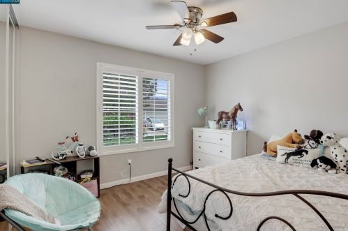 1833 Leo Ln, Concord CA  94521-2348 exterior