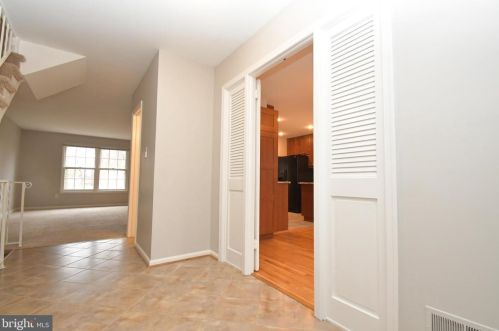 9509 Hunt Square Ct, Springfield VA  22153-1343 exterior