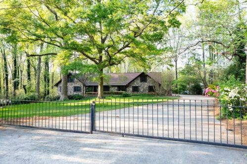 4844 Mountain Ct, Stone Mountain, GA 30087-3936