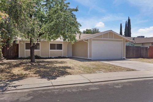 1526 Claremont Dr, Manteca, CA 95336-2978