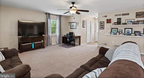 22 Meade Dr, Carlisle PA 17013-8141 exterior