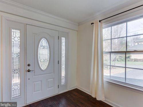 6925 Pine Crest Ave, Mc Lean, VA 22101-3526