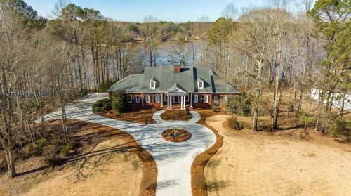 300 Island Cove Dr, Newnan, GA 30263-5929