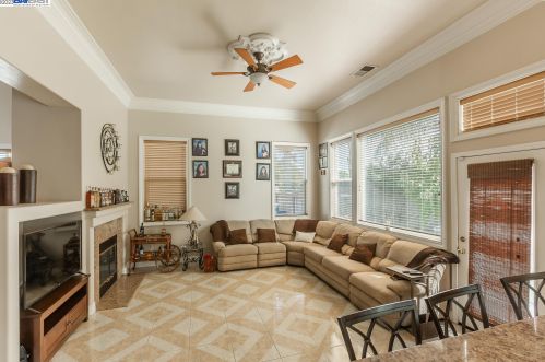 310 Portico Ct, Tracy, CA 95377-1107