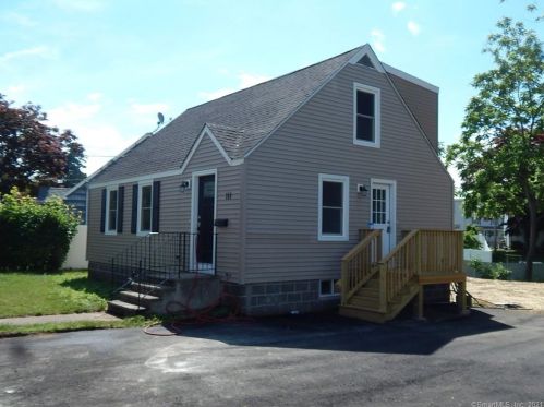 111 Mayflower Pl, Milford, CT 06460-4560