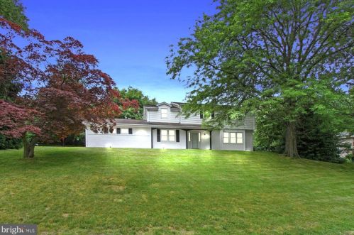 102 Circle Dr, York, PA 17406-2429