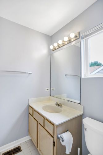 841 Tamarac Dr, Carol Stream IL  60188-4427 exterior