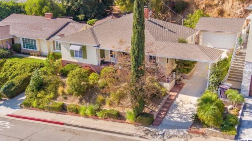 107 Kenneth Rd, Glendale, CA 91202-1436