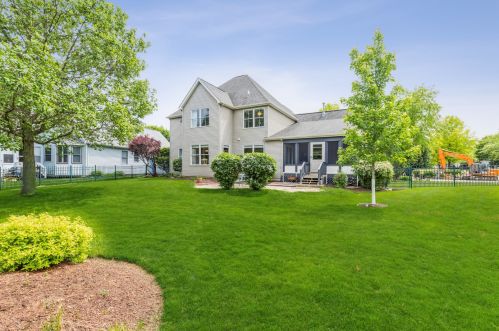 360 Tanager Dr, Bull Valley, IL 60098-8224