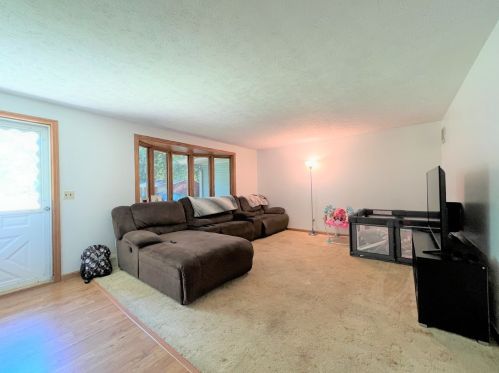 1605 Oakleaf Dr, Saint Anne, IL 60964-4457