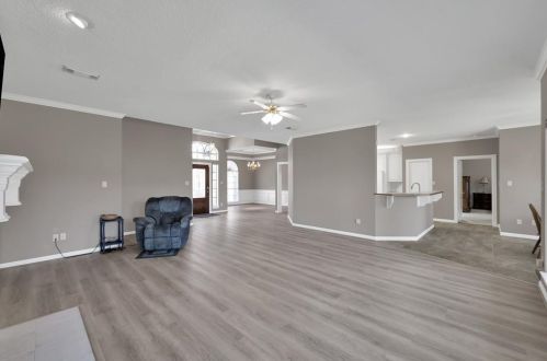 16 Westchester Dr, Conroe TX  77304-1144 exterior