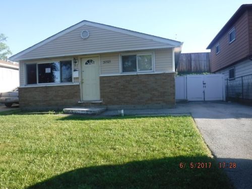 3703 Maxey Ct, Robbins, IL 60472-1938