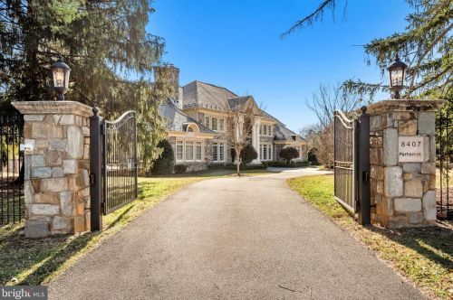 8407 Parham Ct, Mc Lean, VA 22102-1533