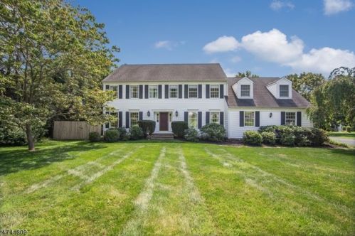 18 Victoria Dr, Roxbury Township, NJ 07836-9635