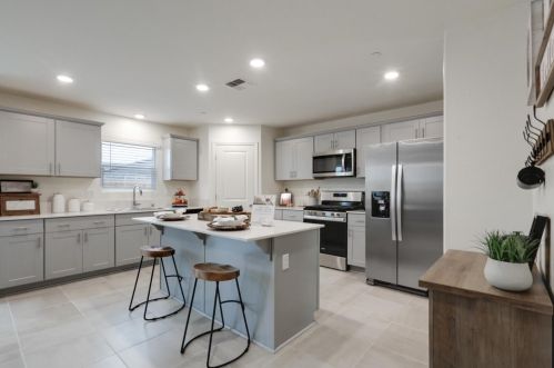 253 Las Palmas St, Los Banos, CA 93635