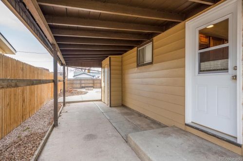 1084 Cleveland Pl, Denver CO  80601-2241 exterior