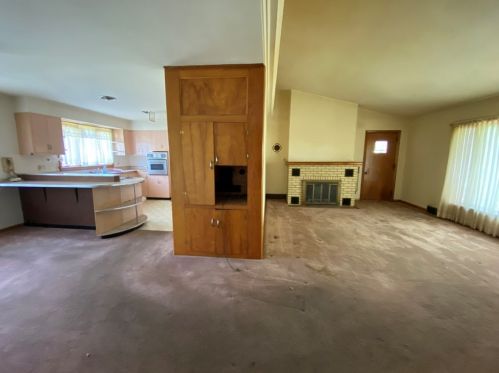120 Wintergreen Dr, Franklin, PA 16323-1973