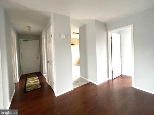 8 Barclay Ct, Trenton NJ  08648-1455 exterior