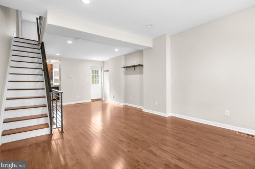 526 Emily St, Philadelphia, PA 19148-2529