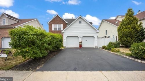25 Yorkshire Village Rd, Trenton, NJ 08648-1327