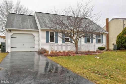 3063 Buckthorn Dr, Lancaster, PA 17601-6901