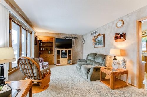 513 Elmwood St, Arlington, MN 55307-2004