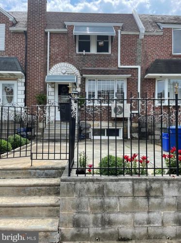 7153 Jackson St, Philadelphia, PA 19135-1218